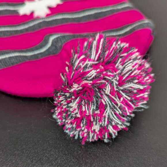 CANADA HOT PINK BEANIE WITH MAPLE LEAF DETAILS - EUC - Picture 3 of 5